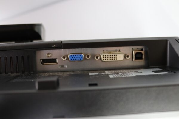 HP E241i - Imagen 3